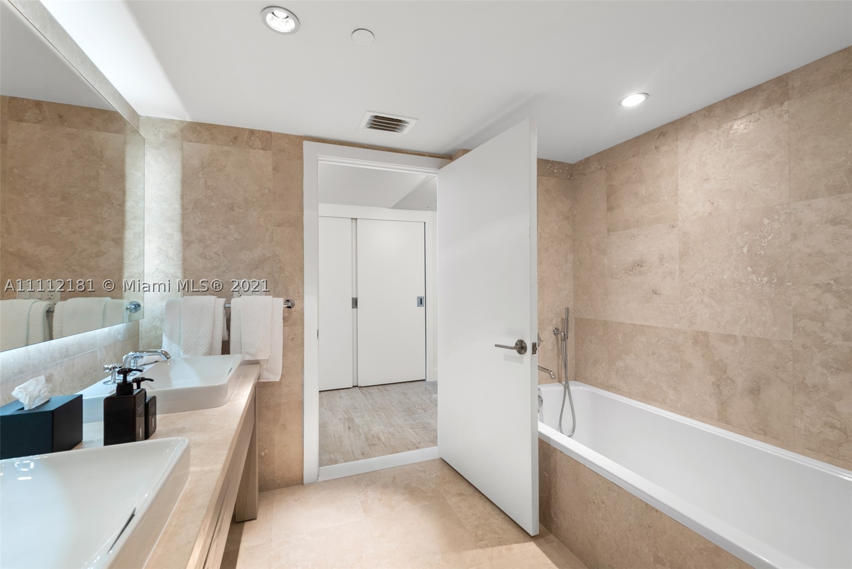 102 24th St #1219, Miami Beach FL 33139