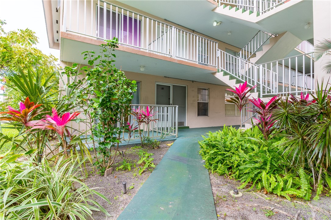 100 Lincoln Rd #1243, Miami Beach FL 33139