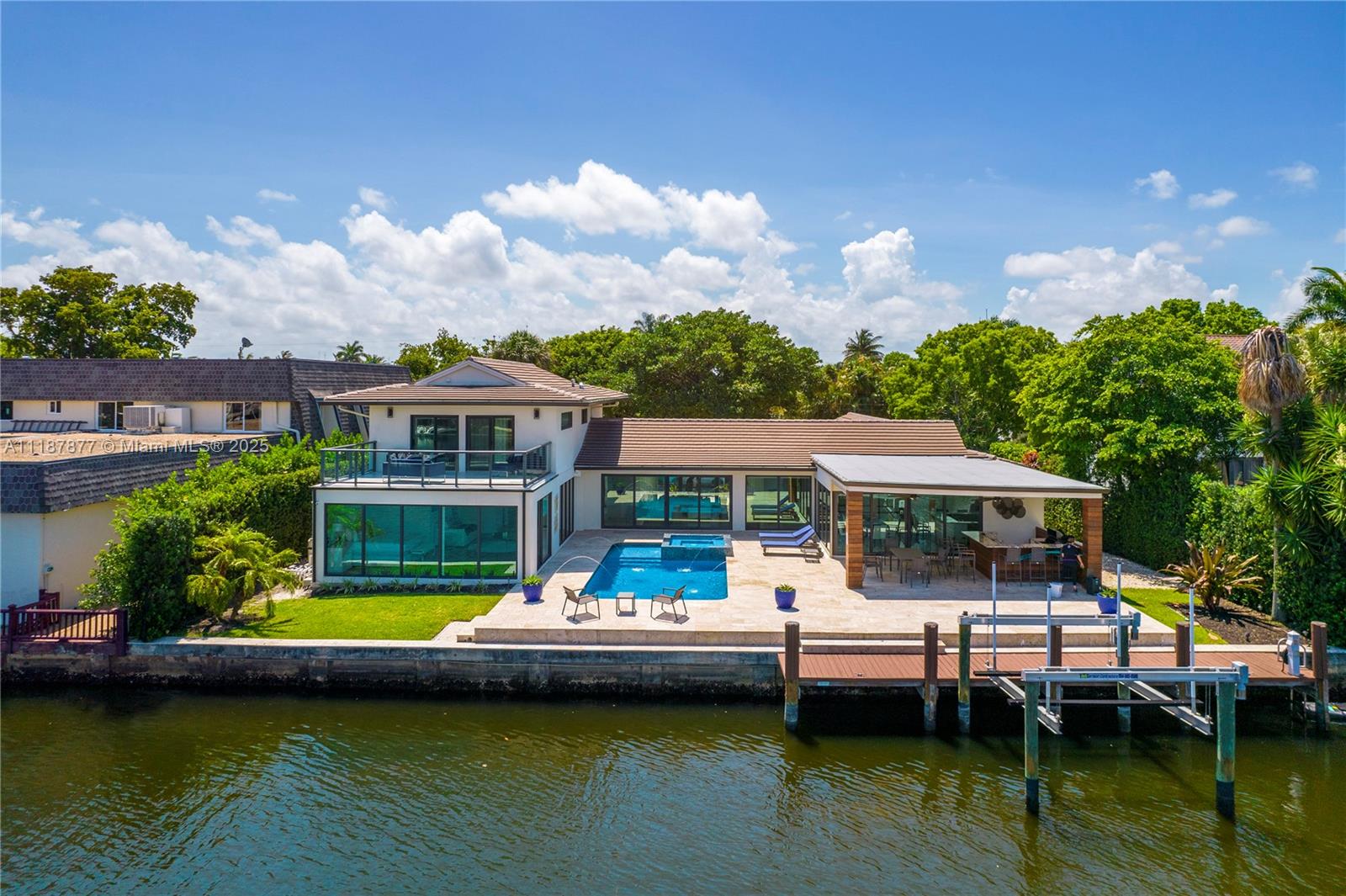 1025 Diplomat Pkwy, Hollywood FL 33019