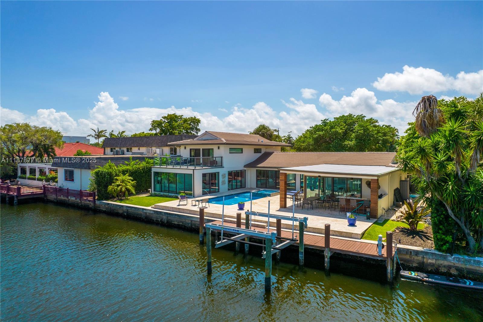 1025 Diplomat Pkwy, Hollywood FL 33019
