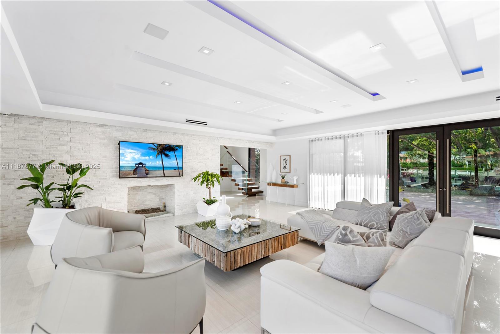 1025 Diplomat Pkwy, Hollywood FL 33019