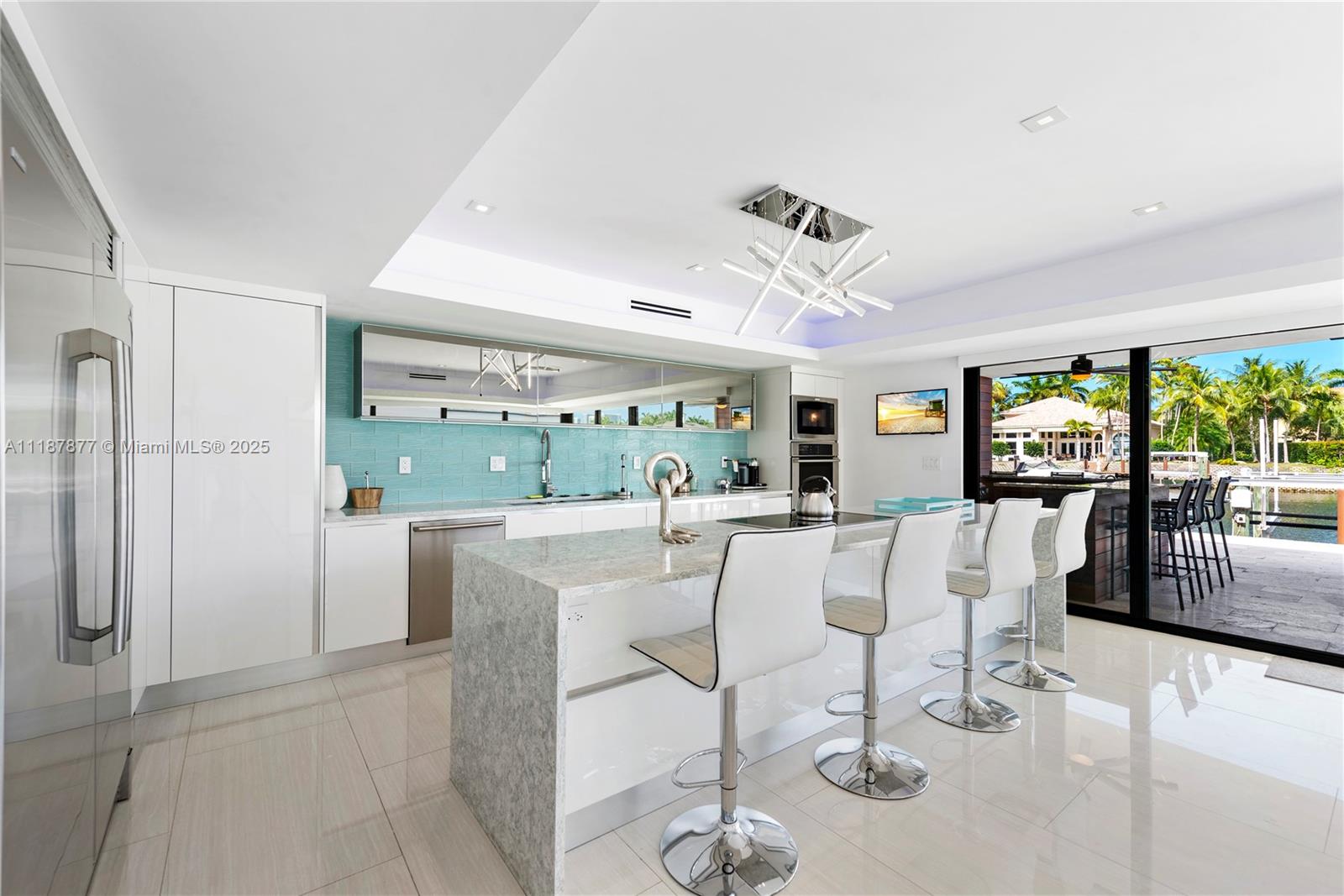 1025 Diplomat Pkwy, Hollywood FL 33019