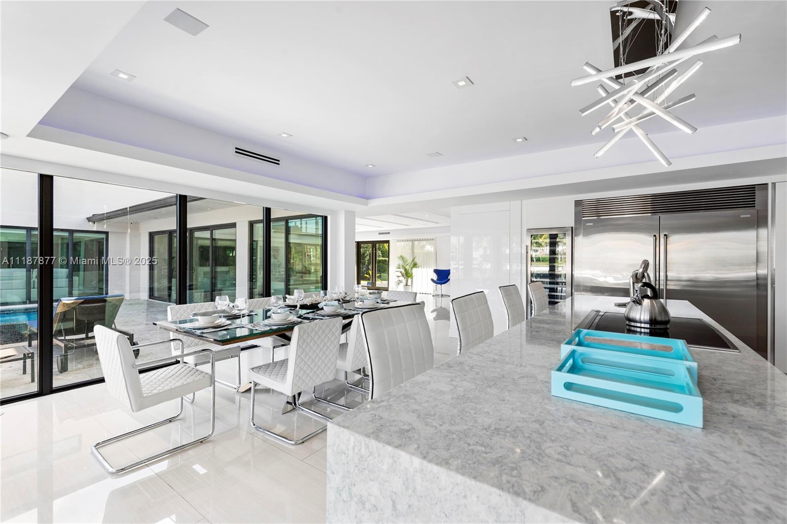 1025 Diplomat Pkwy, Hollywood FL 33019