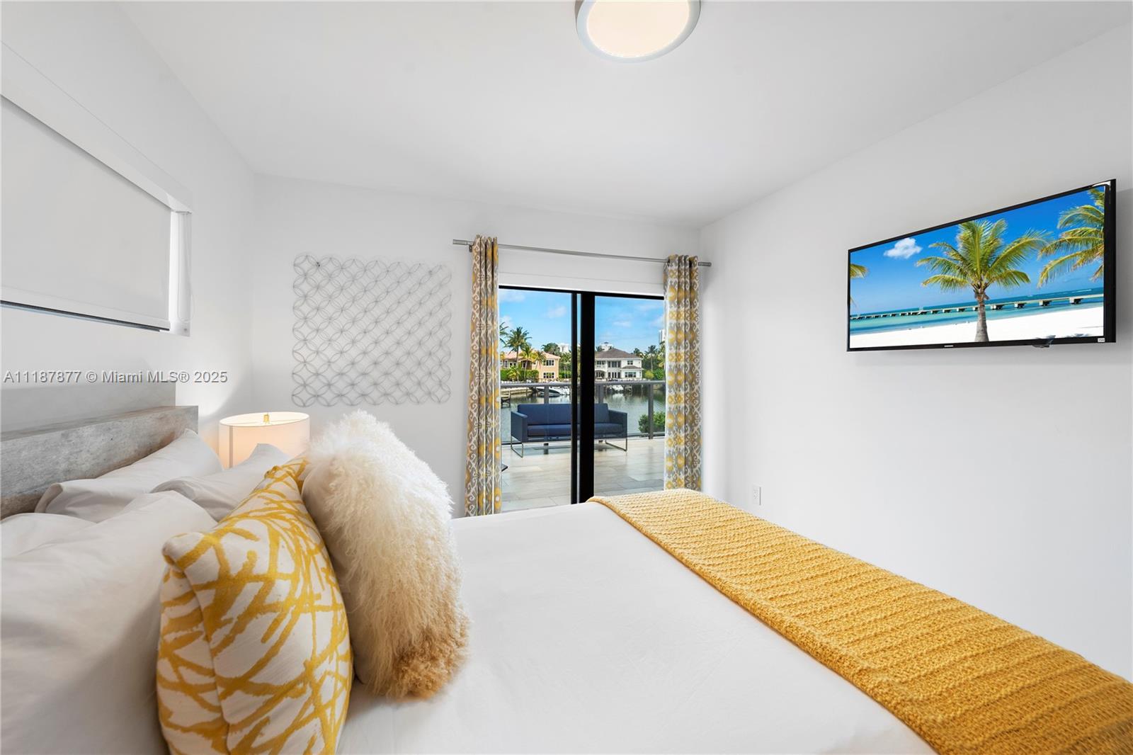 1025 Diplomat Pkwy, Hollywood FL 33019