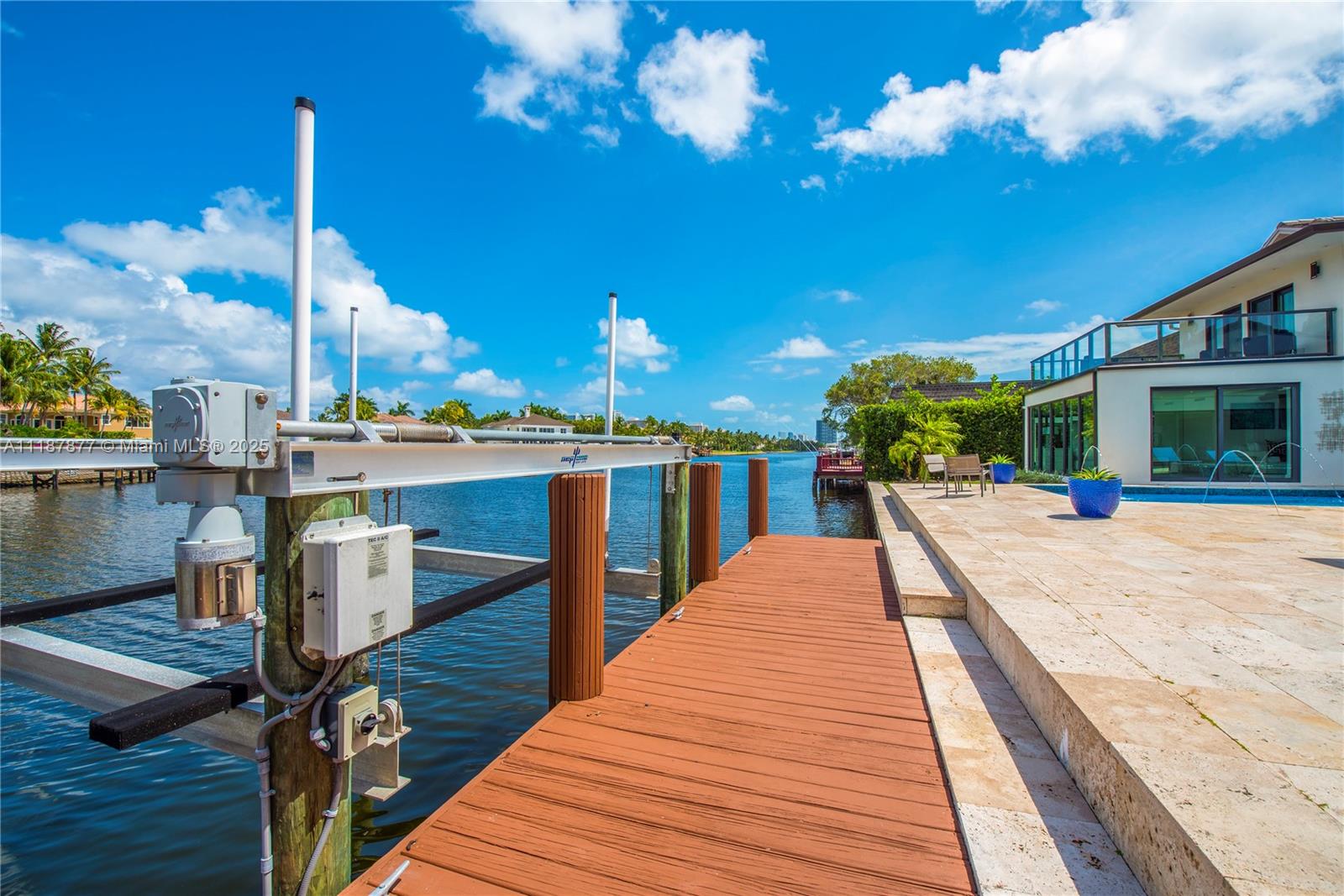 1025 Diplomat Pkwy, Hollywood FL 33019
