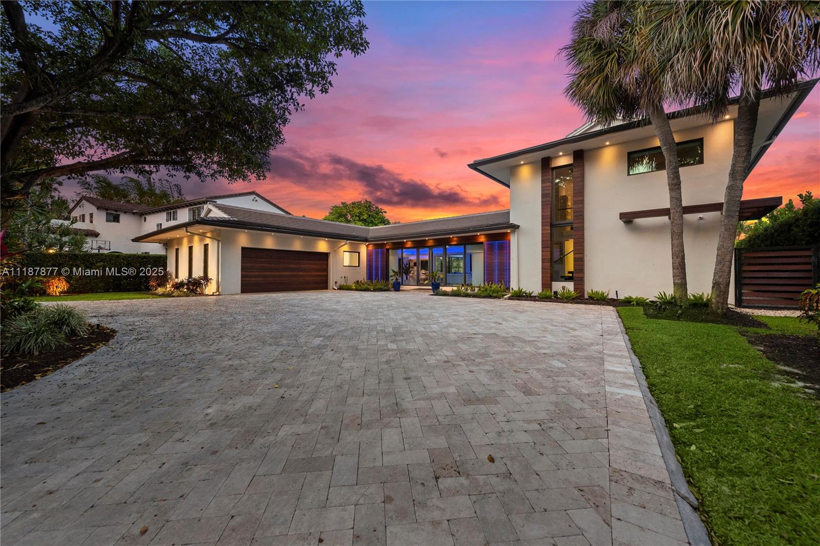 1025 Diplomat Pkwy, Hollywood FL 33019