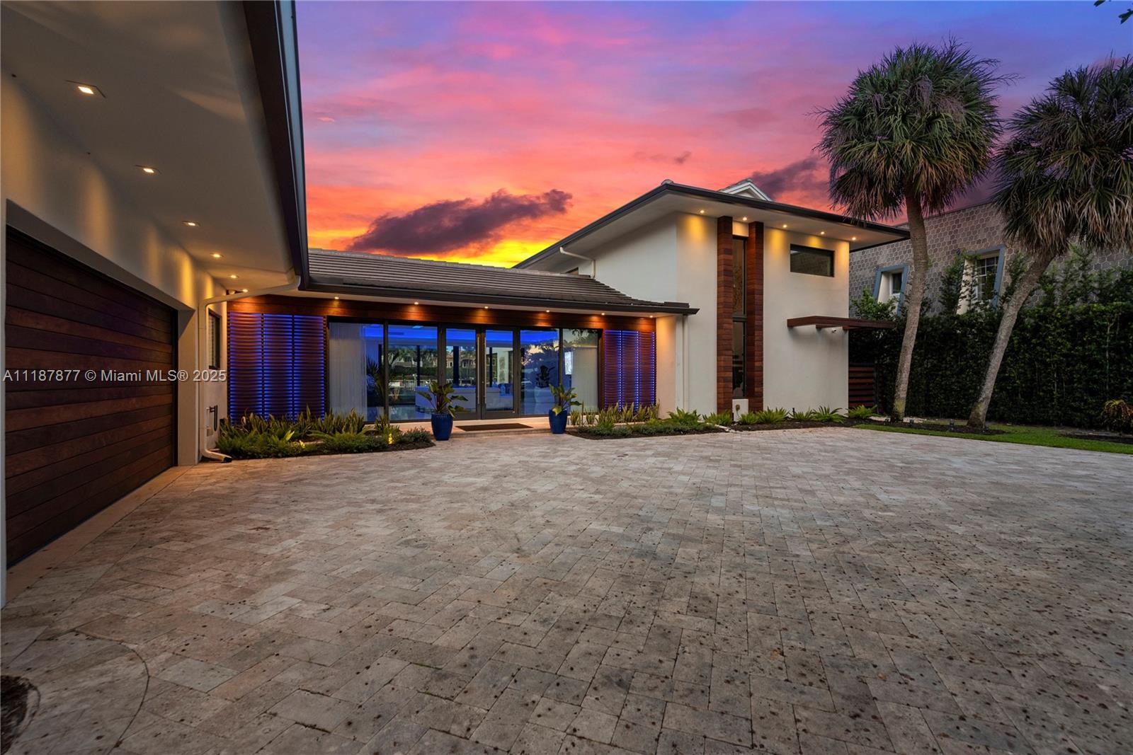 1025 Diplomat Pkwy, Hollywood FL 33019