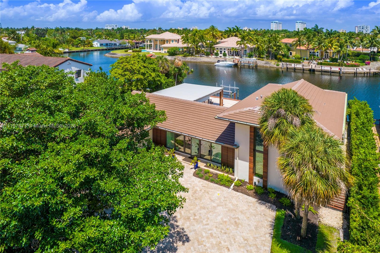 1025 Diplomat Pkwy, Hollywood FL 33019