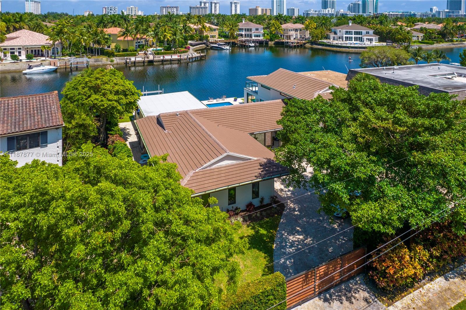 1025 Diplomat Pkwy, Hollywood FL 33019