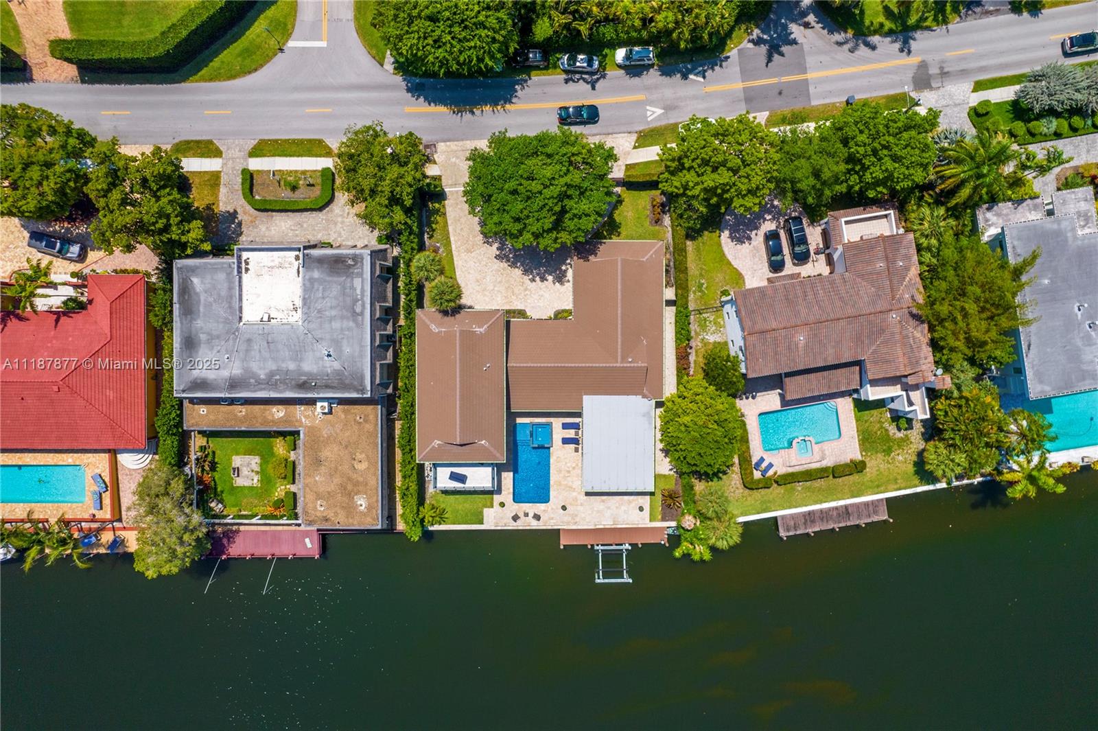 1025 Diplomat Pkwy, Hollywood FL 33019