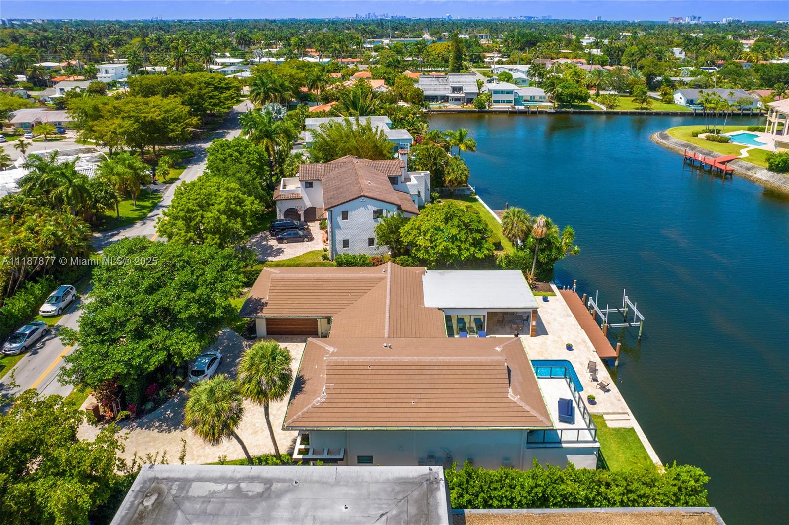 1025 Diplomat Pkwy, Hollywood FL 33019