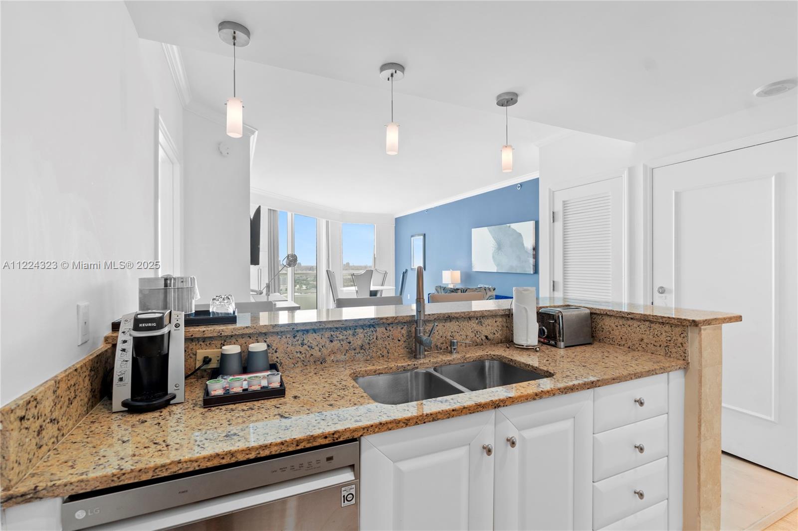 4401 COLLINS AV #2906/2908, Miami Beach FL 33140