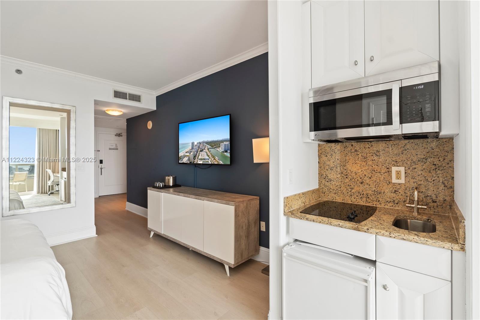 4401 COLLINS AV #2906/2908, Miami Beach FL 33140
