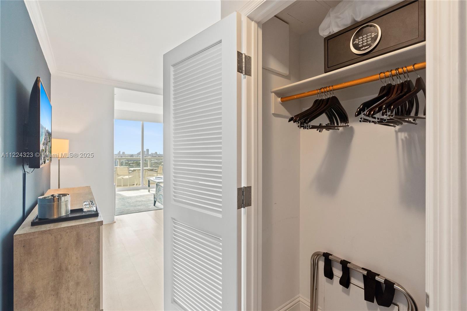4401 COLLINS AV #2906/2908, Miami Beach FL 33140