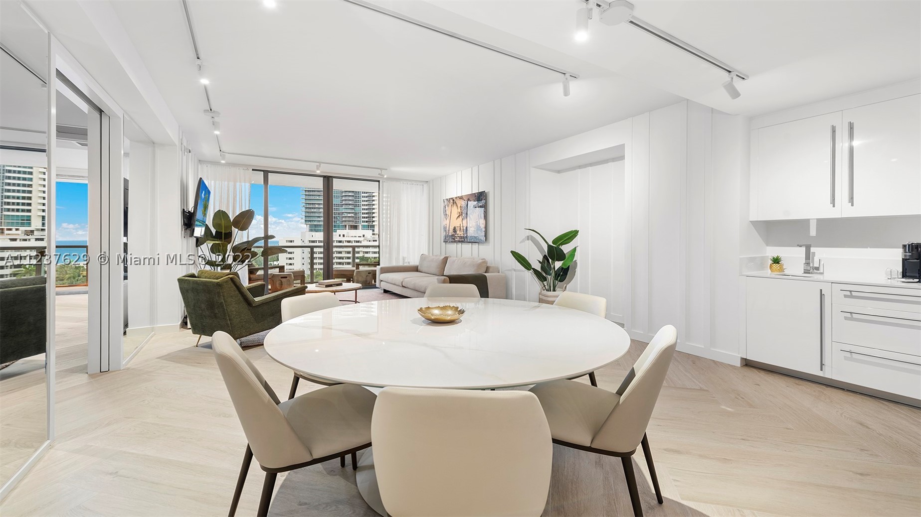 2201 Collins Ave #804, Miami Beach FL 33139