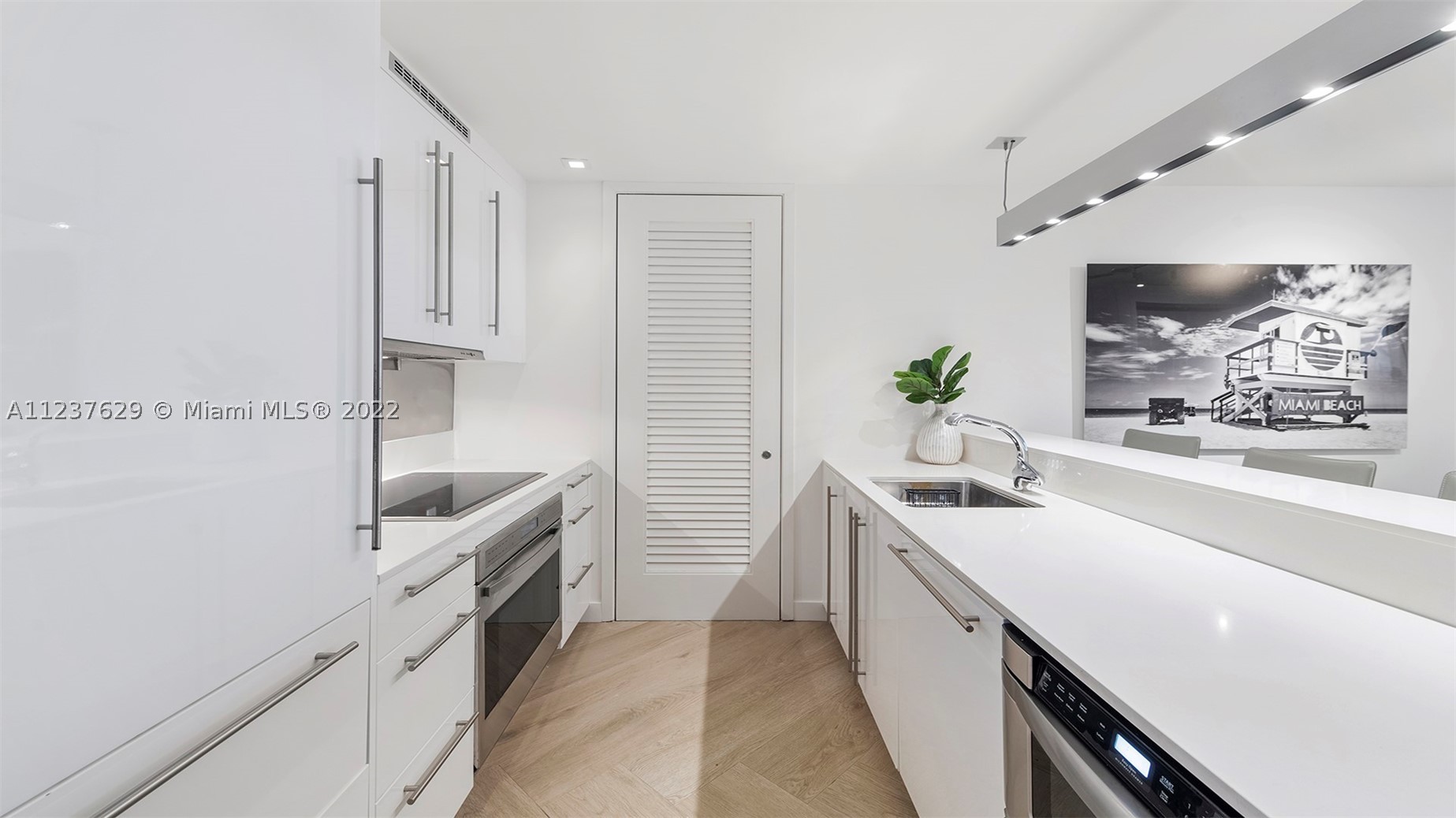2201 Collins Ave #804, Miami Beach FL 33139