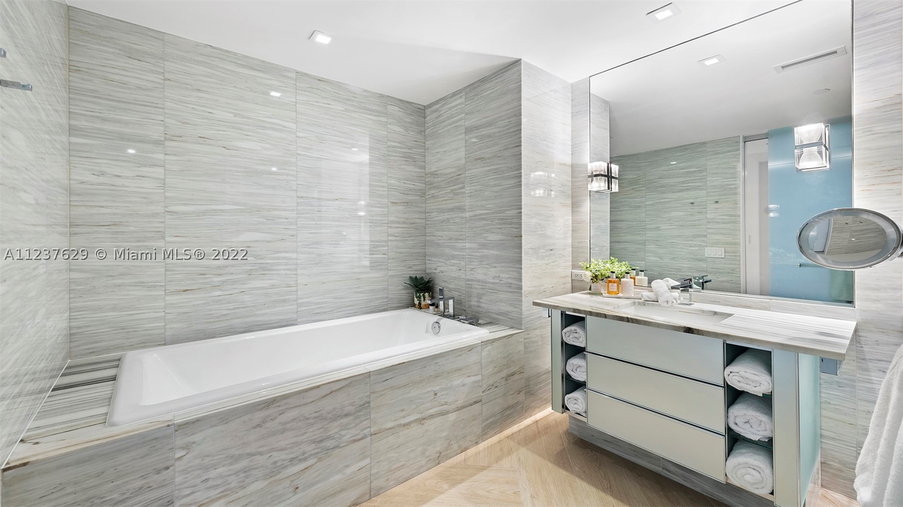 2201 Collins Ave #804, Miami Beach FL 33139