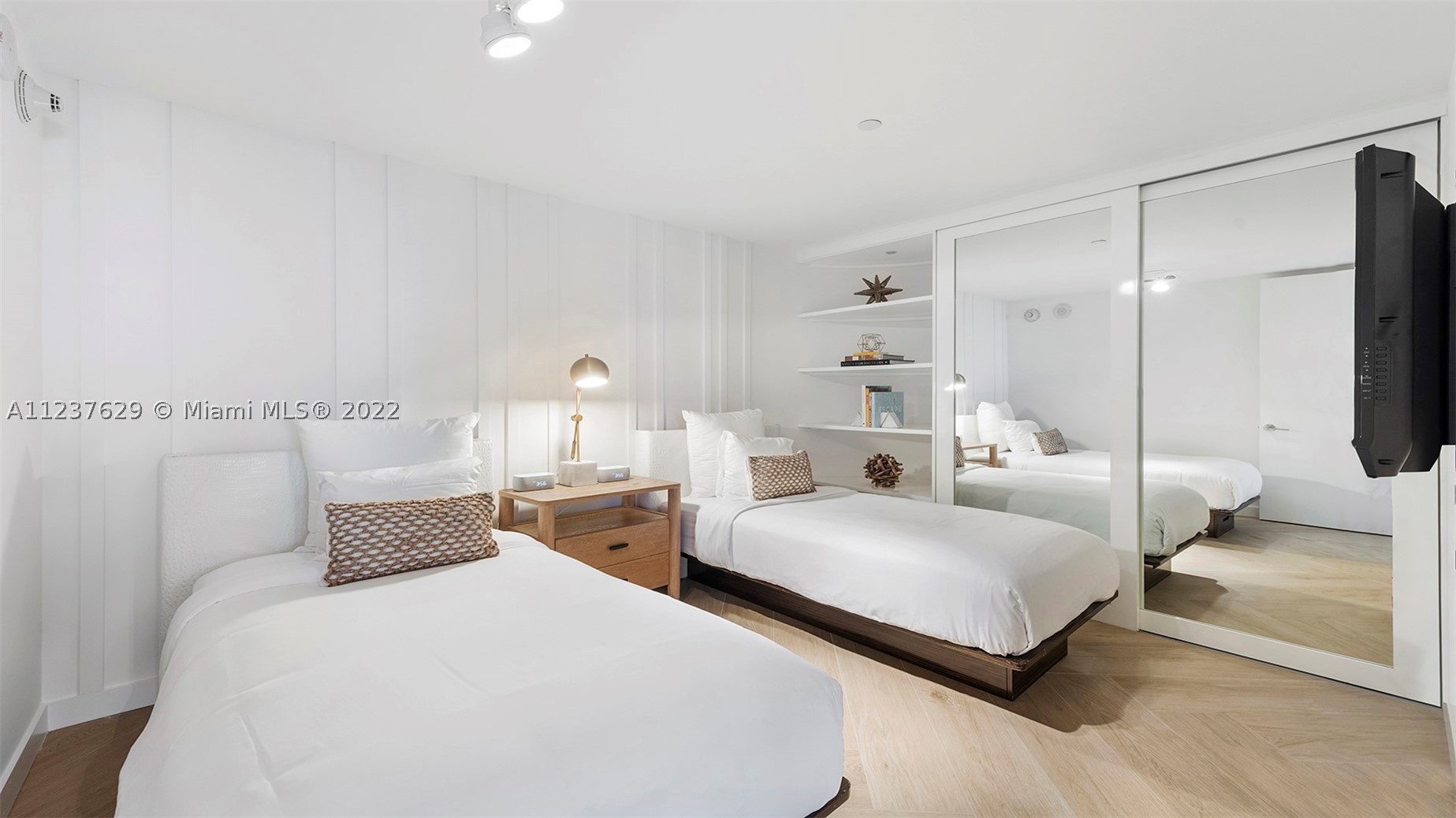 2201 Collins Ave #804, Miami Beach FL 33139