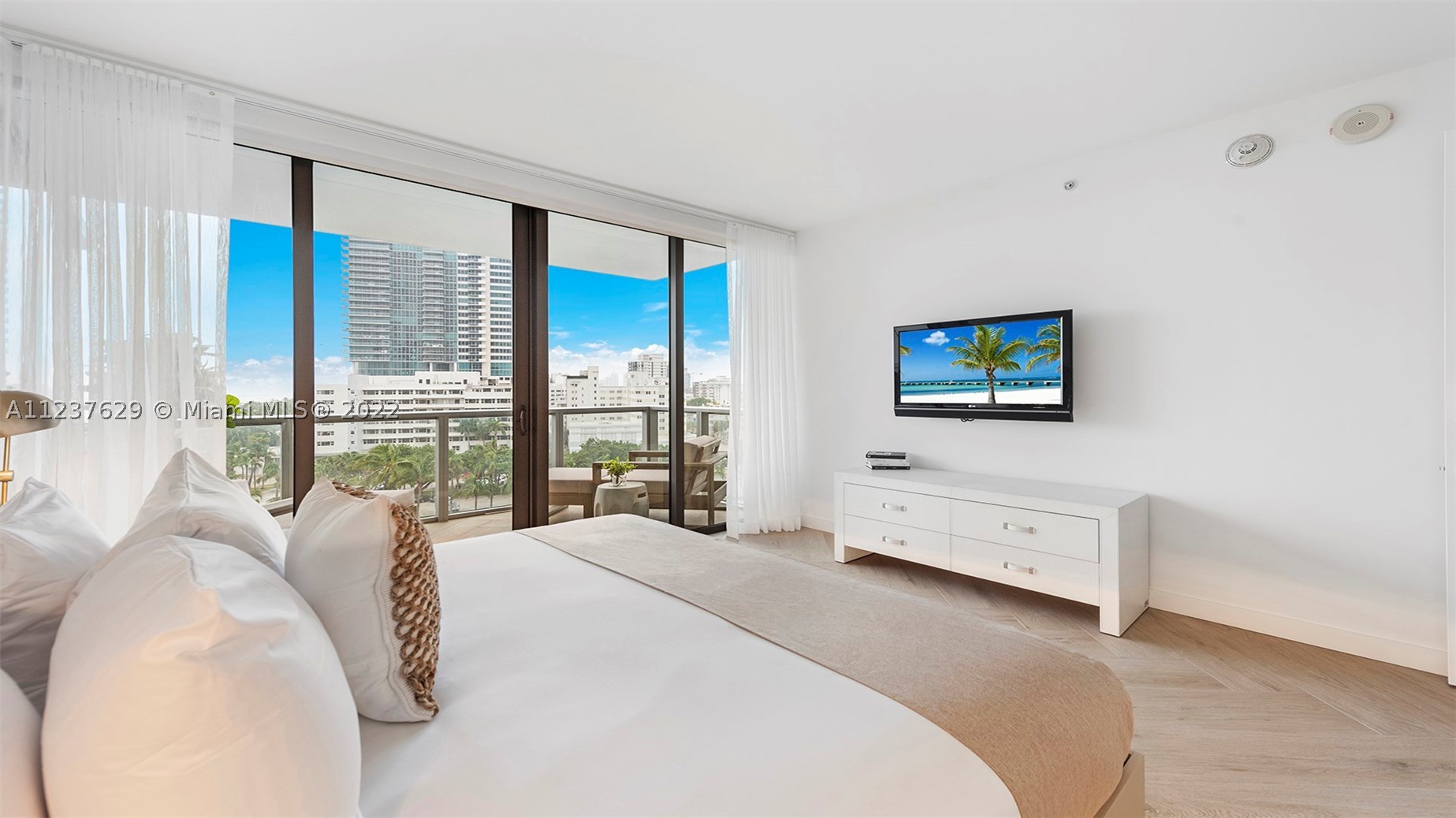 2201 Collins Ave #804, Miami Beach FL 33139