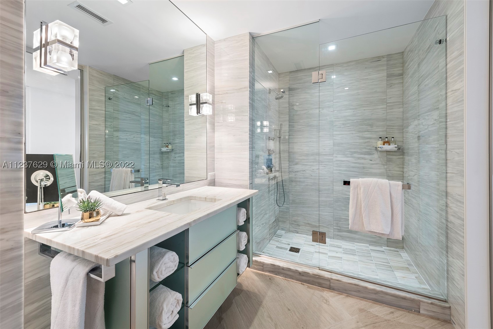 2201 Collins Ave #804, Miami Beach FL 33139