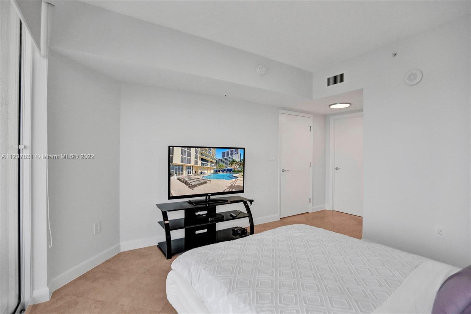 16699 COLLINS AV #3105, Sunny Isles Beach FL 33160