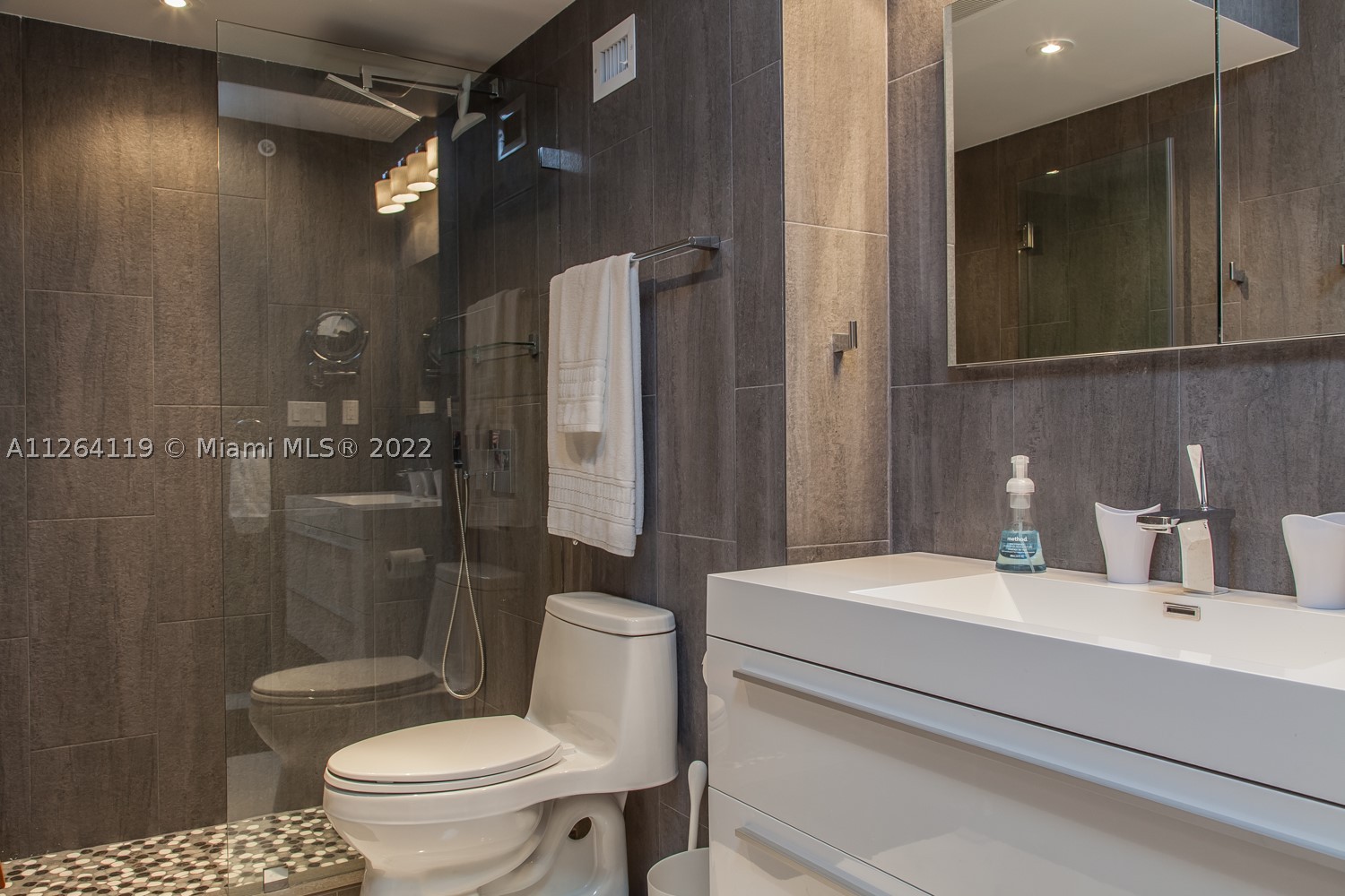 100 Lincoln Rd #943, Miami Beach FL 33139