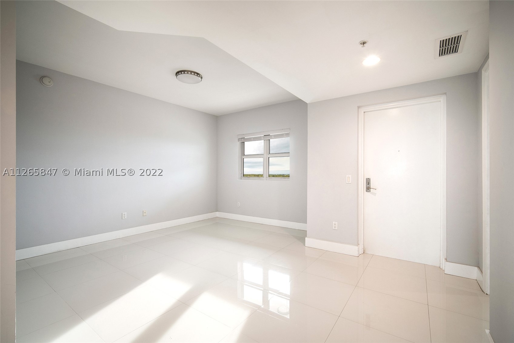 15051 Royal Oaks Ln #1203, North Miami FL 33181