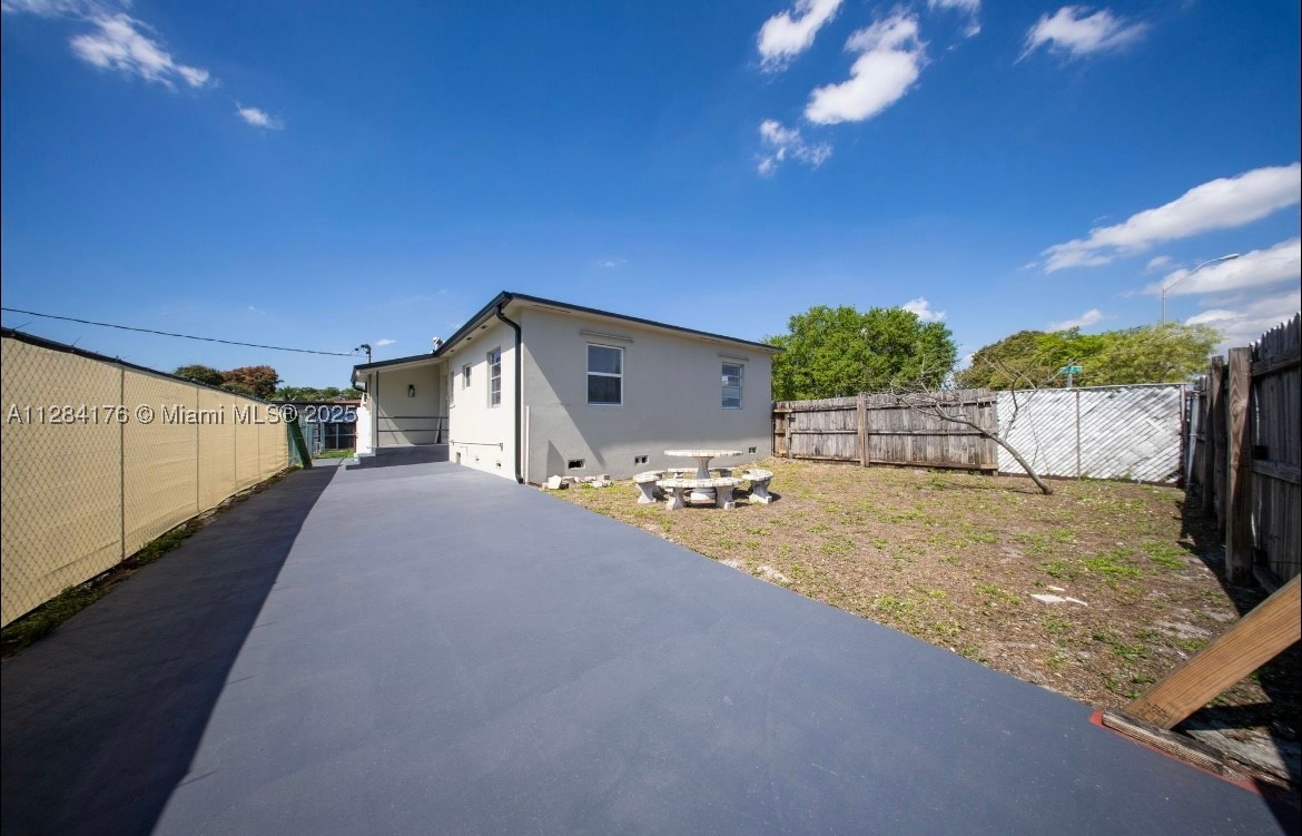 782 E 37th St, Hialeah FL 33013
