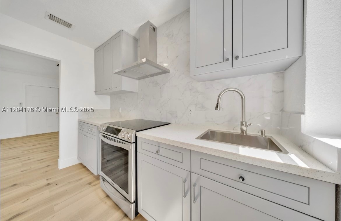 782 E 37th St, Hialeah FL 33013