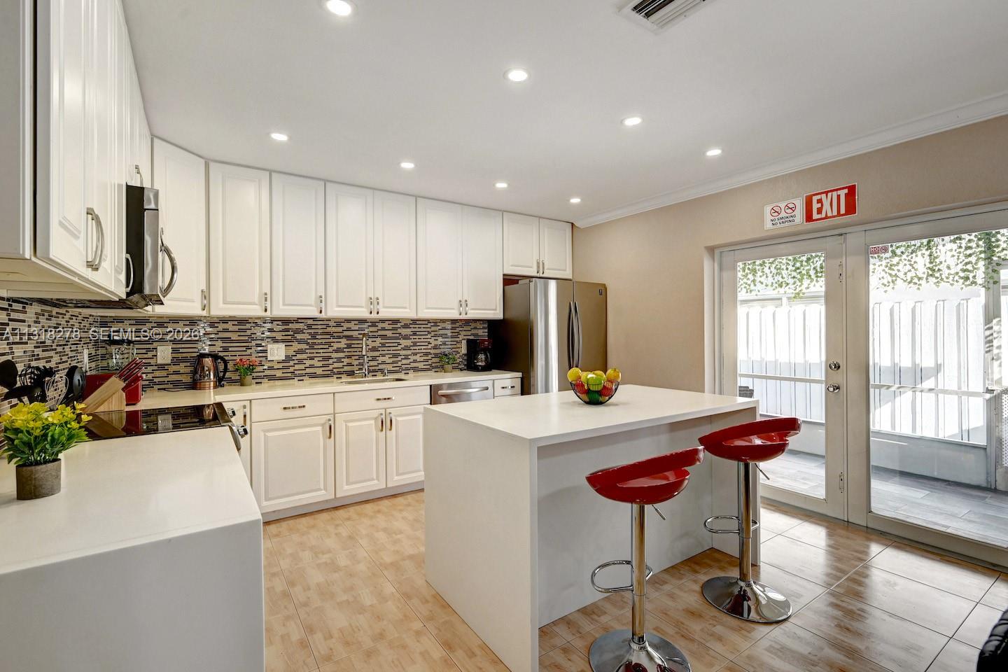 825 Harrison St, Hollywood FL 33019