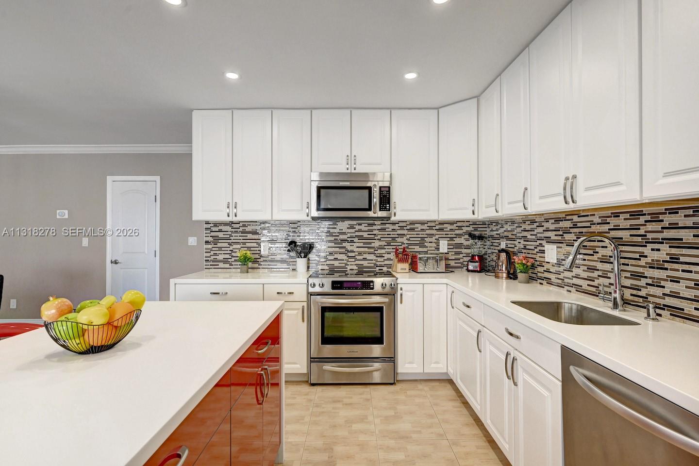 825 Harrison St, Hollywood FL 33019