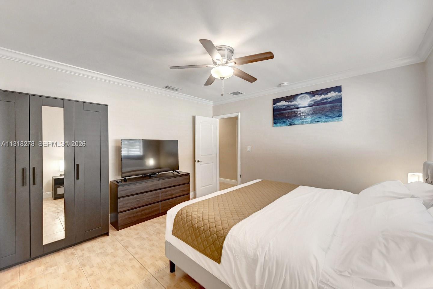 825 Harrison St, Hollywood FL 33019
