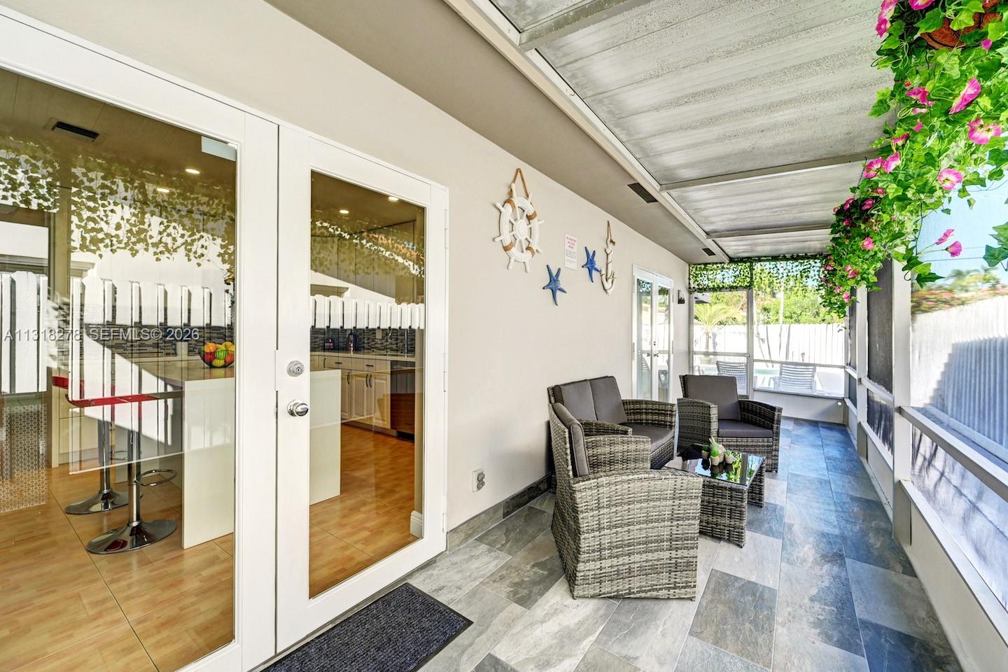 825 Harrison St, Hollywood FL 33019