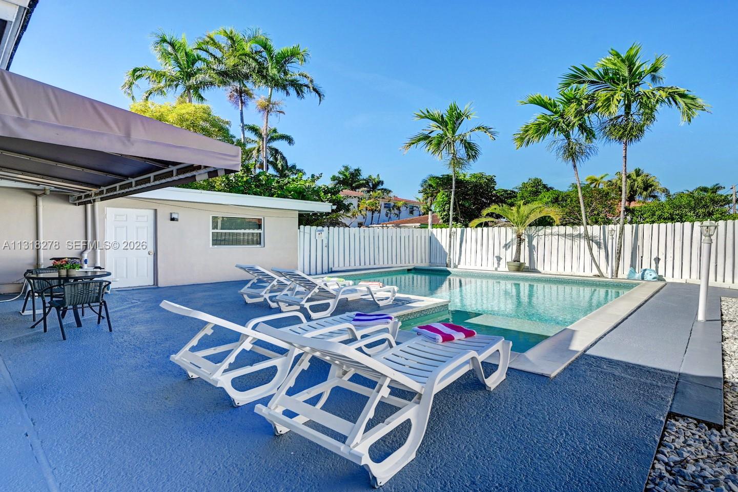 825 Harrison St, Hollywood FL 33019