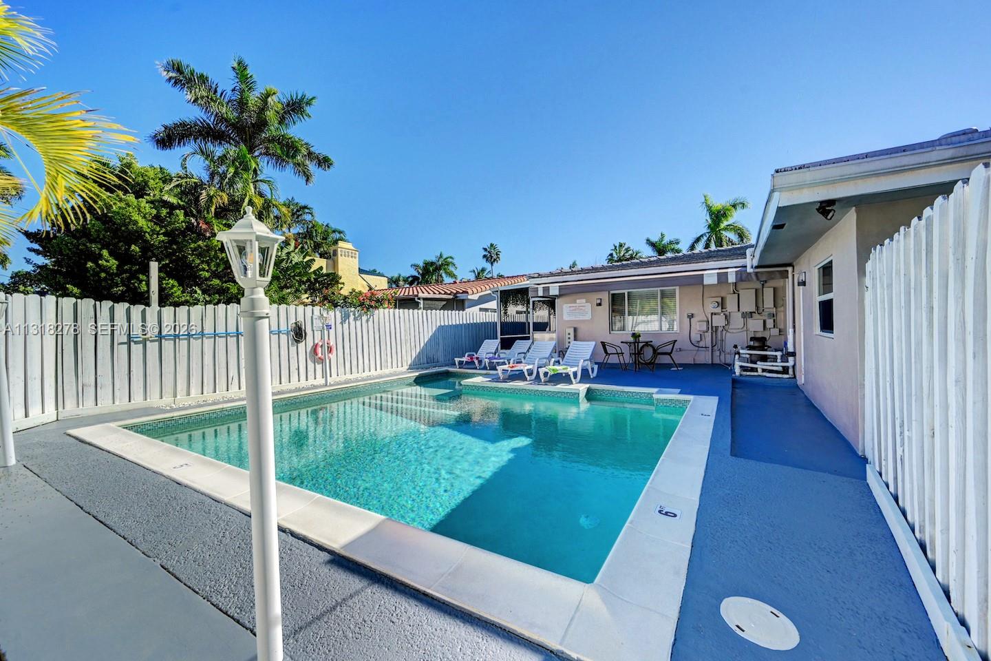 825 Harrison St, Hollywood FL 33019