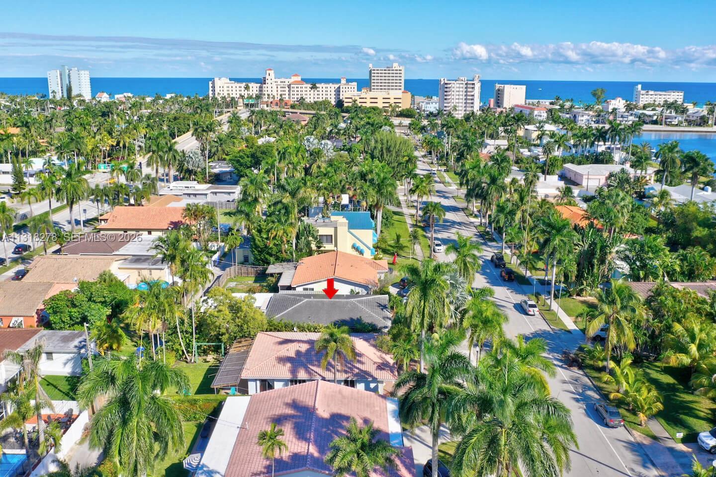 825 Harrison St, Hollywood FL 33019