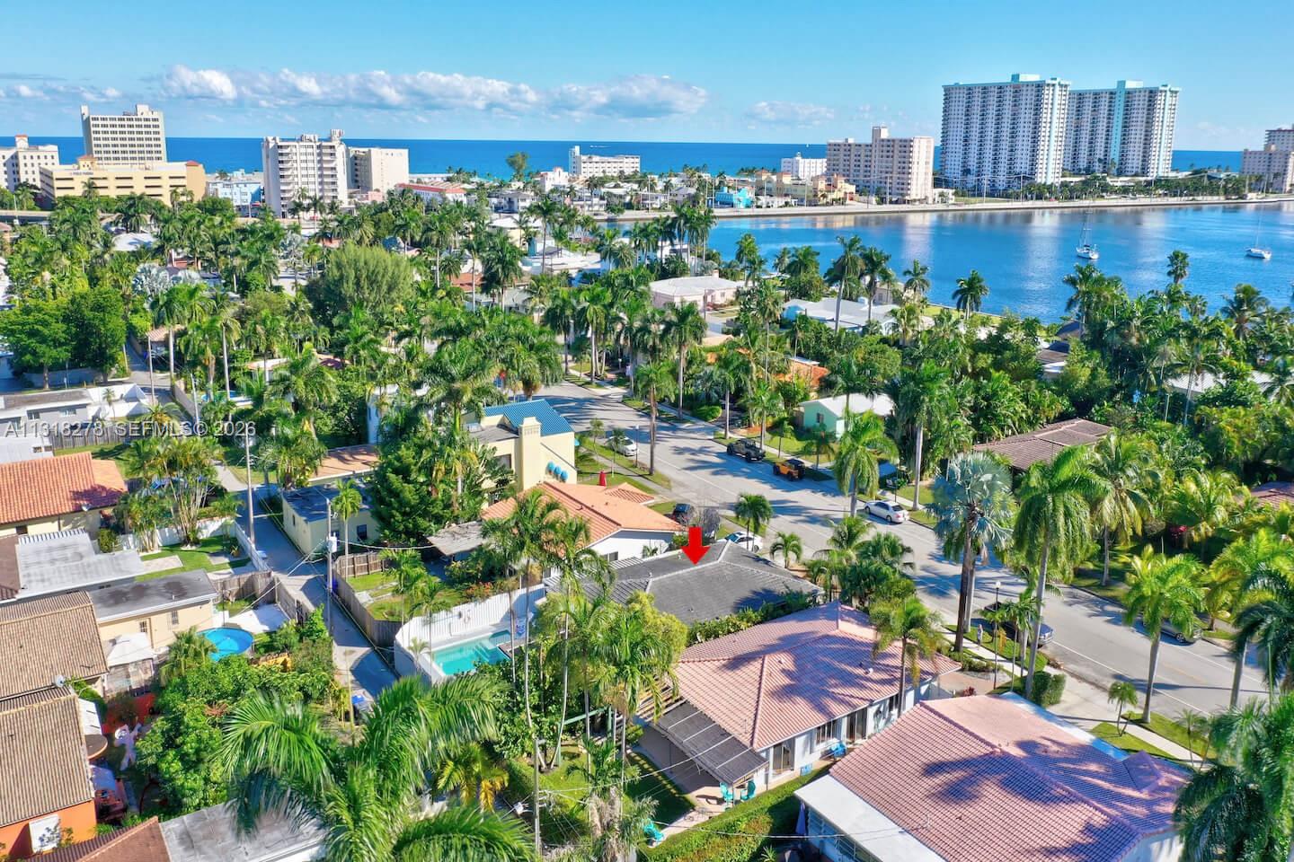 825 Harrison St, Hollywood FL 33019