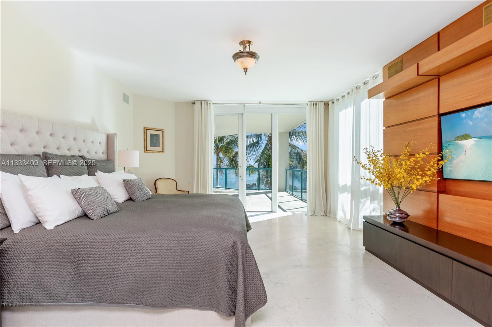 1660 W Glencoe St #302, Coconut Grove FL 33133