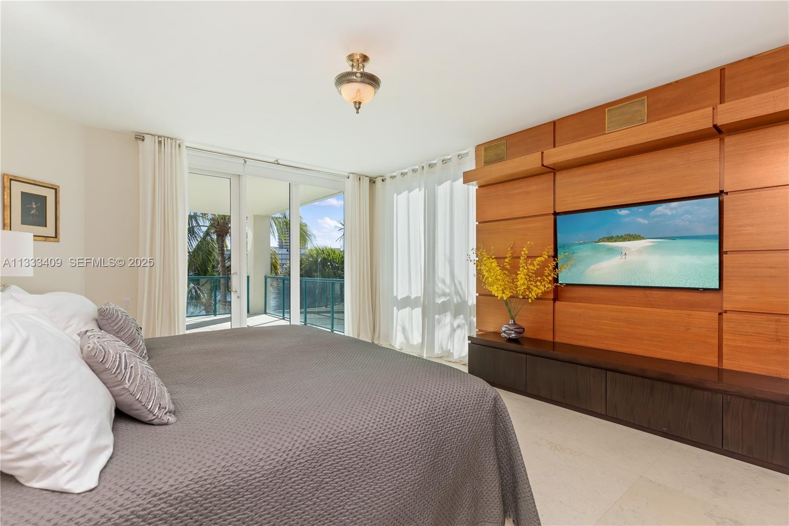 1660 W Glencoe St #302, Coconut Grove FL 33133