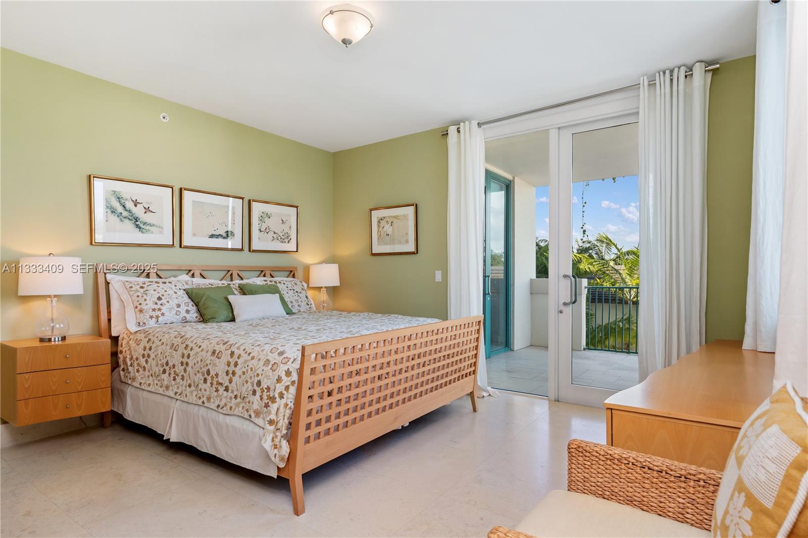 1660 W Glencoe St #302, Coconut Grove FL 33133