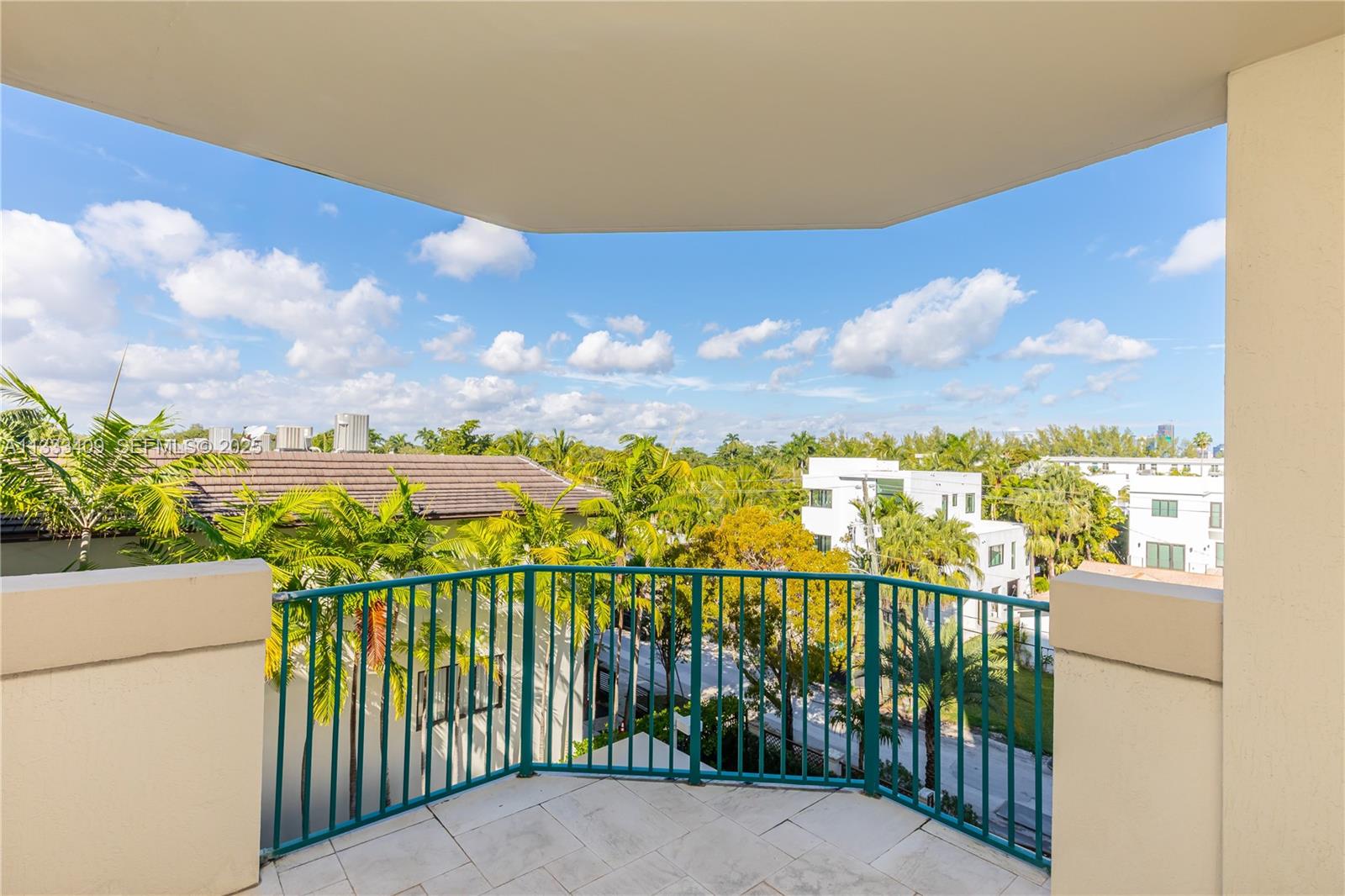 1660 W Glencoe St #302, Coconut Grove FL 33133