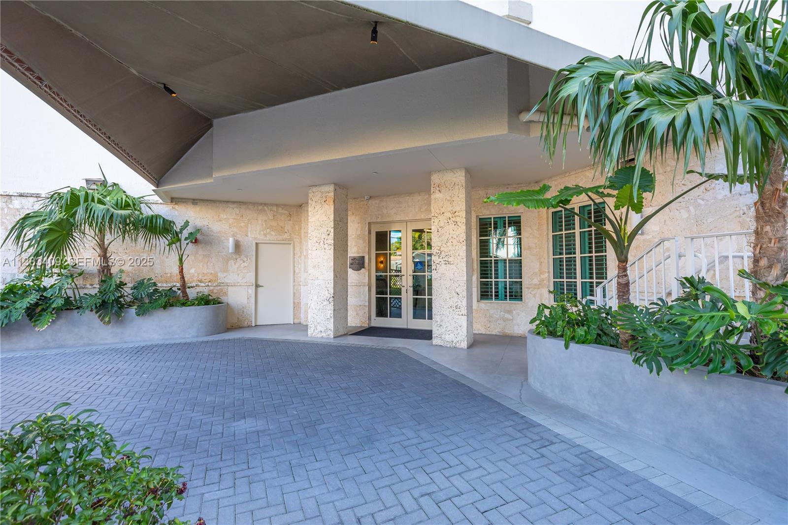 1660 W Glencoe St #302, Coconut Grove FL 33133