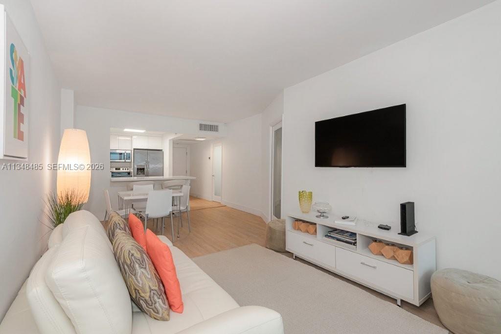 2301 Collins Ave #927, Miami Beach FL 33139