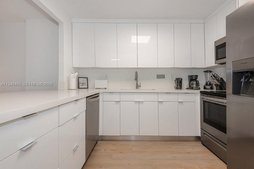 2301 Collins Ave #927, Miami Beach FL 33139