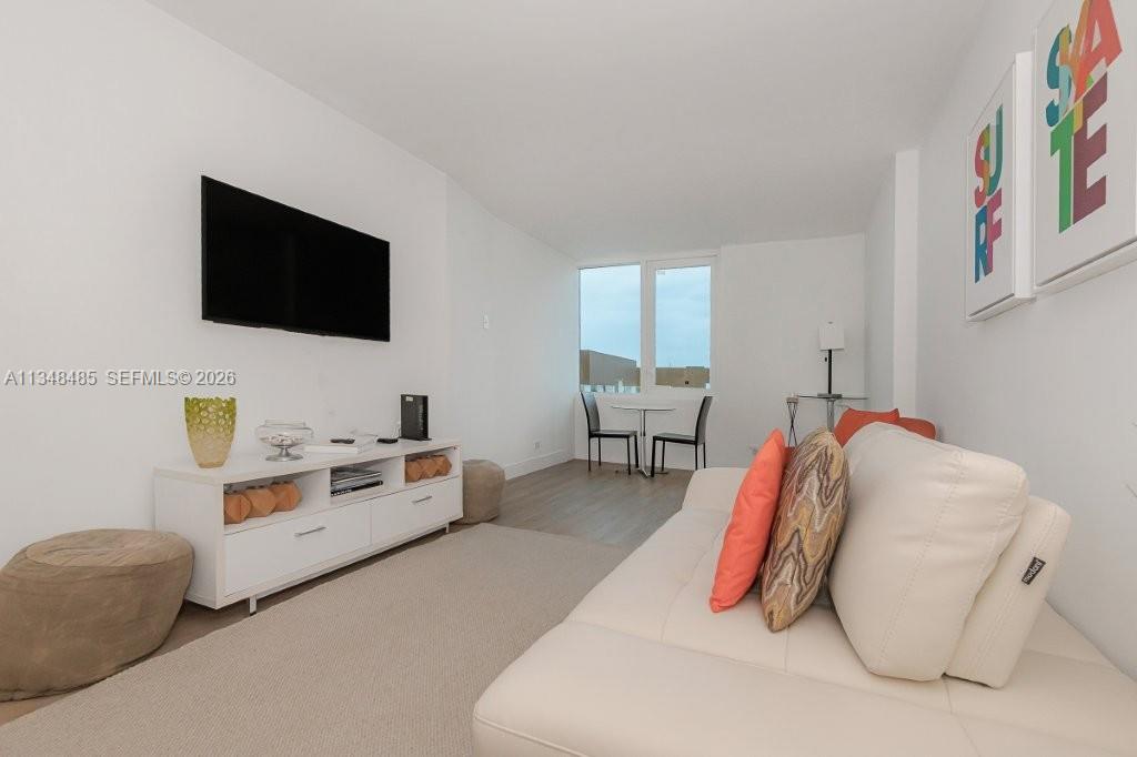 2301 Collins Ave #927, Miami Beach FL 33139