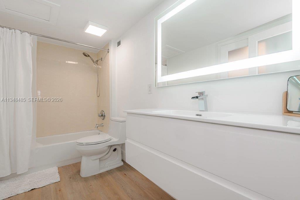 2301 Collins Ave #927, Miami Beach FL 33139