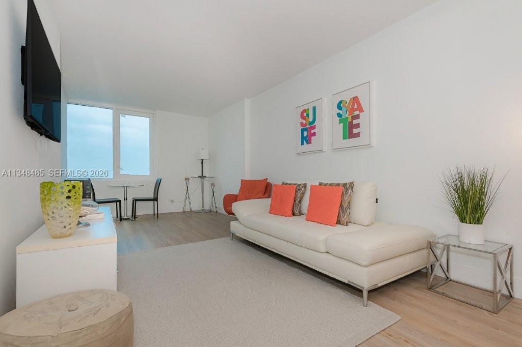 2301 Collins Ave #927, Miami Beach FL 33139