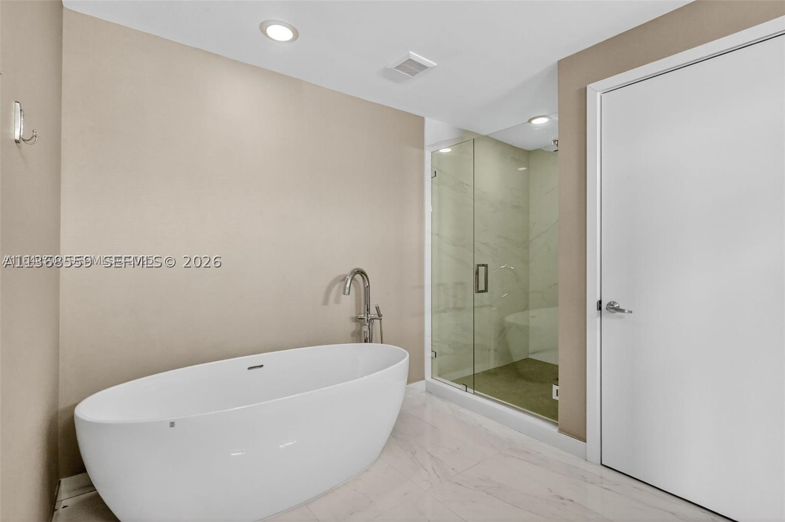 16385 Biscayne Blvd #7, North Miami Beach FL 33160