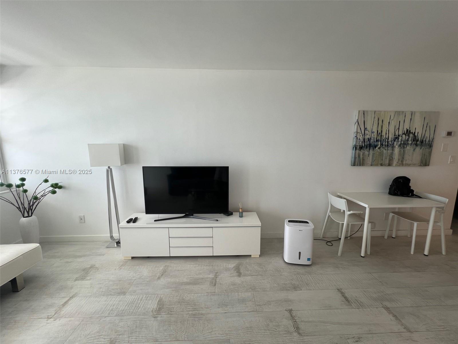 100 Lincoln Rd #1244, Miami Beach FL 33139