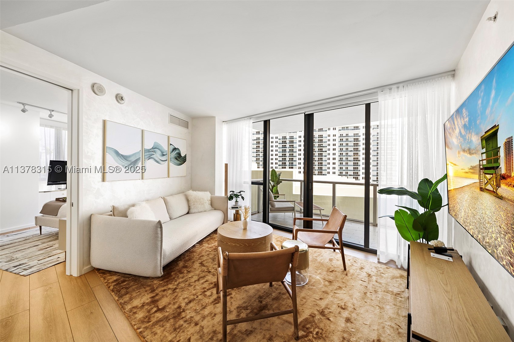 2201 Collins Ave #811, Miami Beach FL 33139